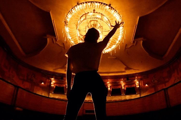 Four Music - L'aupaire Styleframe